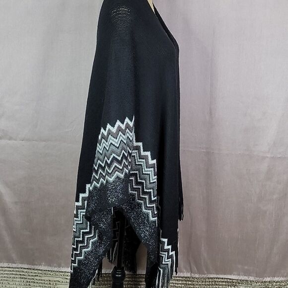 CAREN SPORT‎ Fringed  Chevron Cape OS Plus - Picture 5 of 9